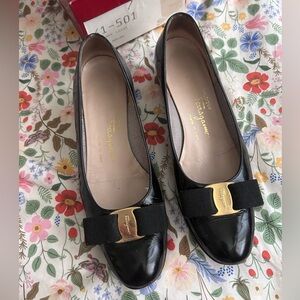 Salvatore Ferragamo Vara Kitten Heels - size 7